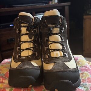 New never worn Land’s End hiking boots